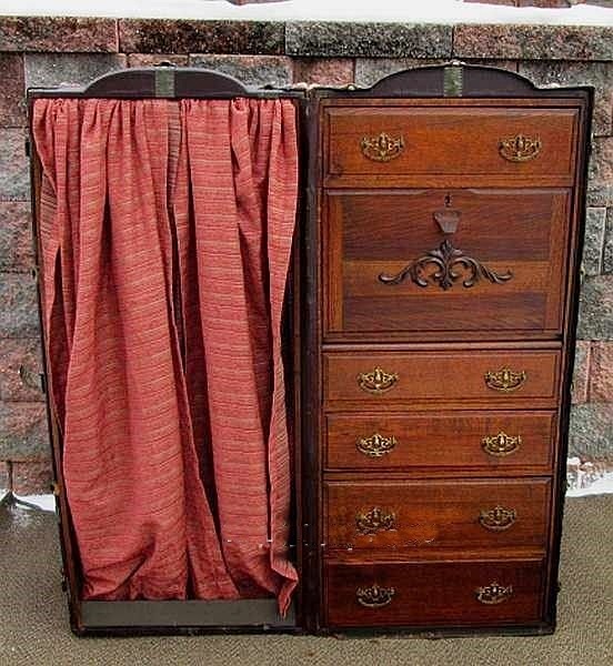 T119 - Wardrobe Trunk History - Click Image to Close