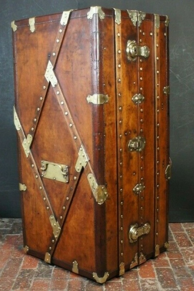 T119 - Wardrobe Trunk History - Click Image to Close