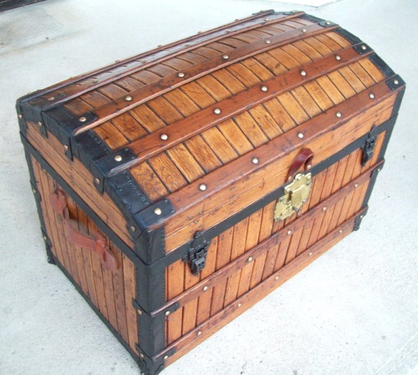 T108 - Excelsior Oak Slat Trunk, with Key! - SOLD 10/2019