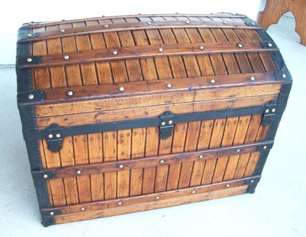 T108 - Excelsior Oak Slat Trunk, with Key! - SOLD 10/2019