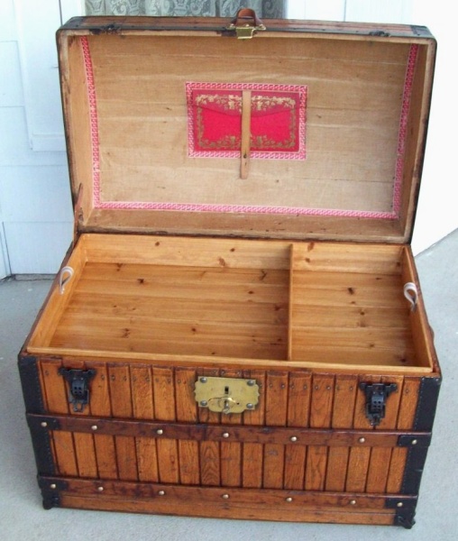 T108 - Excelsior Oak Slat Trunk, with Key! - SOLD 10/2019