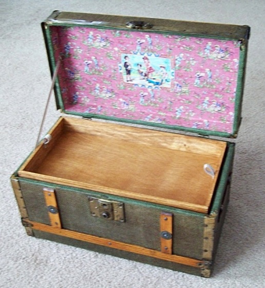 T116 - Antique Canvas Covered Doll Trunk - Click Image to Close