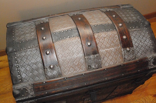 T117 - Embossed Metal Trunk Coverings History, Info Only - Click Image to Close