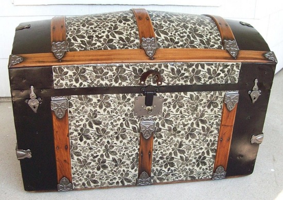 T117 - Embossed Metal Trunk Coverings History, Info Only - Click Image to Close