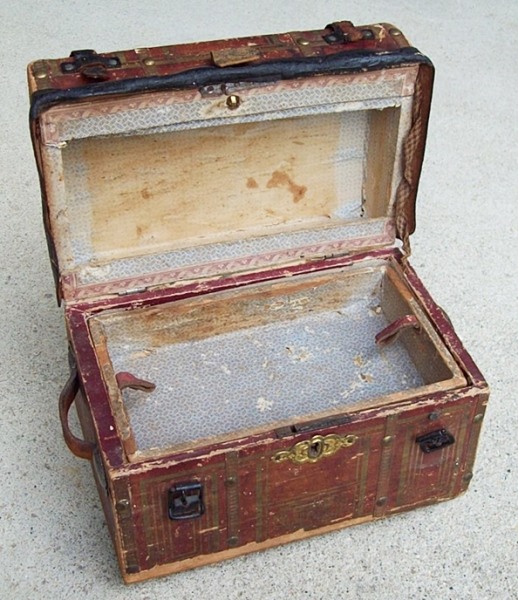 T120 - Mini Original Jenny Lind Doll Trunk - SOLD 12/2021