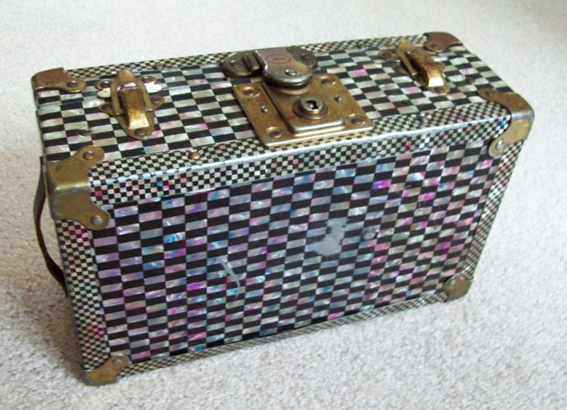 T122 - Small Checkered Doll Trunk with Key