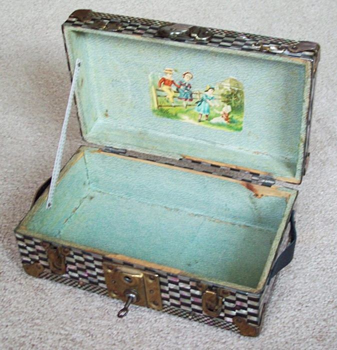 T122 - Small Checkered Doll Trunk with Key