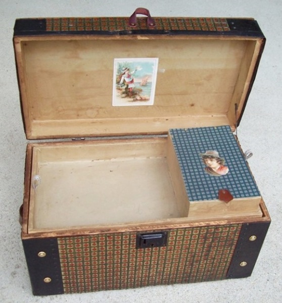 T128 - Rare Lithographed Doll Trunk - SOLD 01/2022