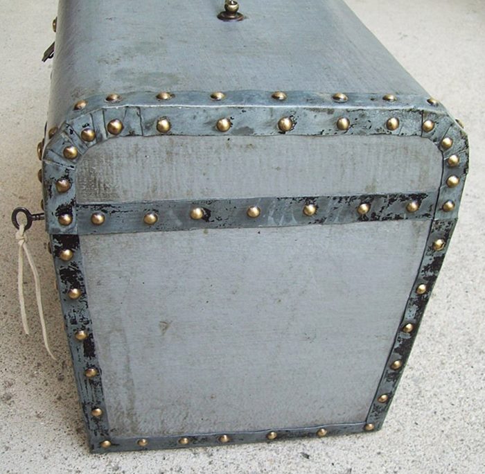 T111 - Early French Hand Trunk