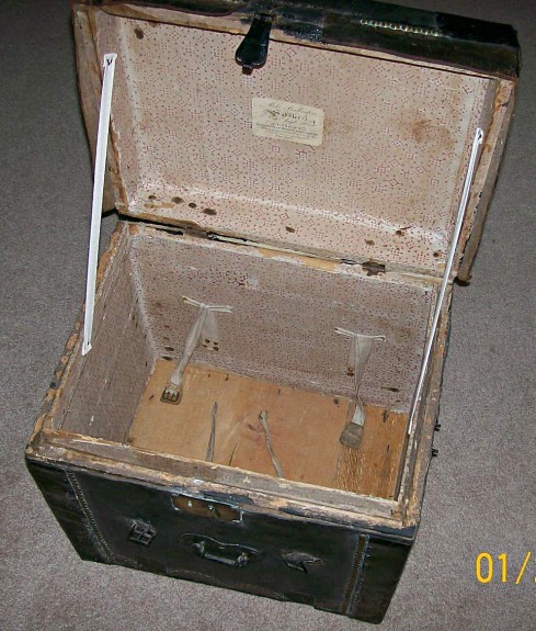 T100 - 1850's Scottish Hand Trunk - ON HOLD - Click Image to Close