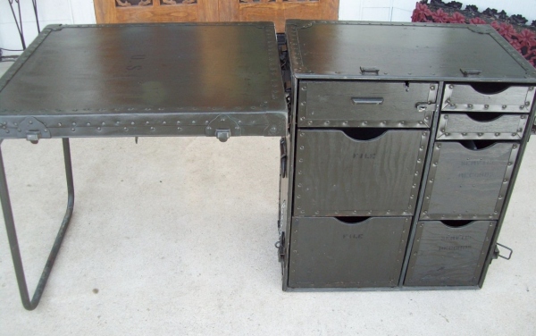 T102 - Vintage Army Field Desk Trunk - Click Image to Close