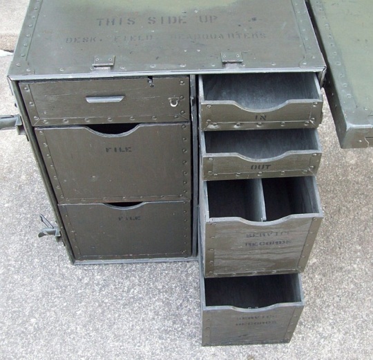 T102 - Vintage Army Field Desk Trunk - Click Image to Close