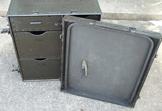 T102 - Vintage Army Field Desk Trunk - Click Image to Close