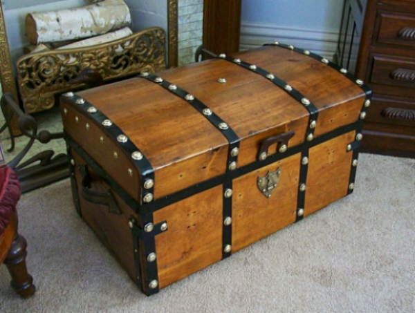 T103 - Jenny Lind, Stagecoach Trunk, Ca. 1860