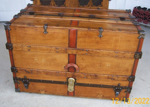 T107 - Theatrical Dresser Trunk - SOLD 01/2023