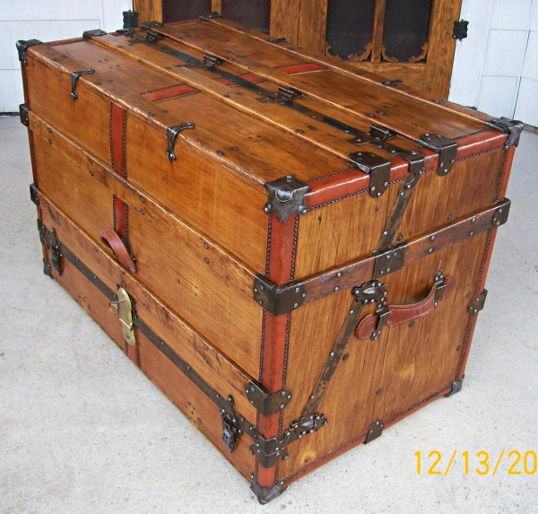 T107 - Theatrical Dresser Trunk - SOLD 01/2023