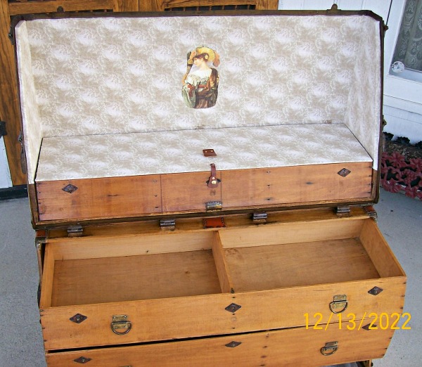 T107 - Theatrical Dresser Trunk - SOLD 01/2023