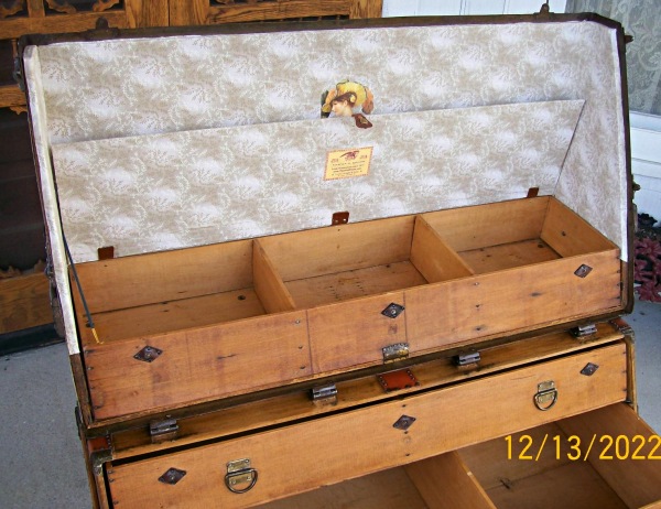 T107 - Theatrical Dresser Trunk - SOLD 01/2023