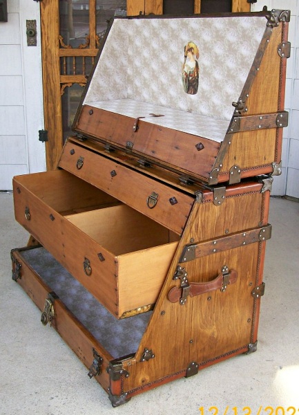 T107 - Theatrical Dresser Trunk - SOLD 01/2023