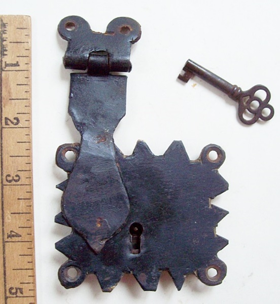 T109 - Handmade Trunk Lock & Key