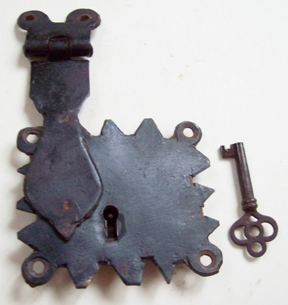 T109 - Handmade Trunk Lock & Key