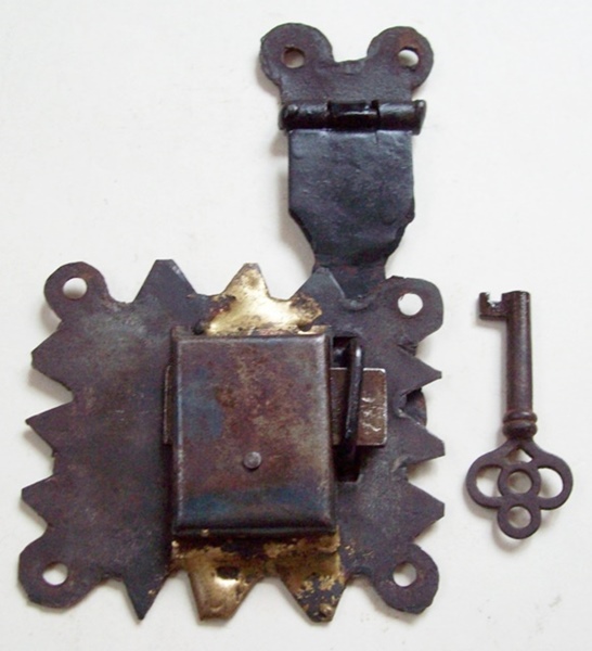 T109 - Handmade Trunk Lock & Key