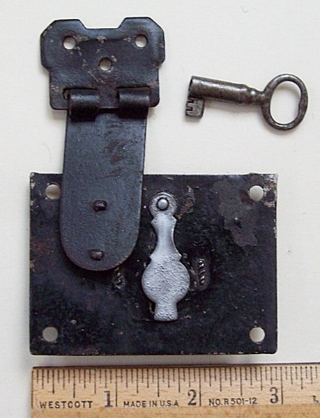 T112 - Small Antique Trunk Lock & Key - SOLD 01/2022