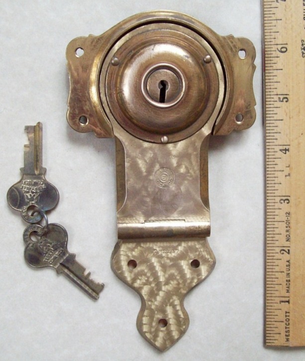 T112 - Brass Eagle Trunk Lock, 2 Keys
