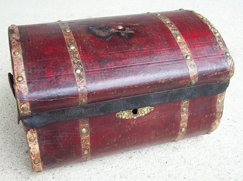 T113 - Jenny Lind Red Leather Doll Trunk - SOLD 08/2021 - Click Image to Close