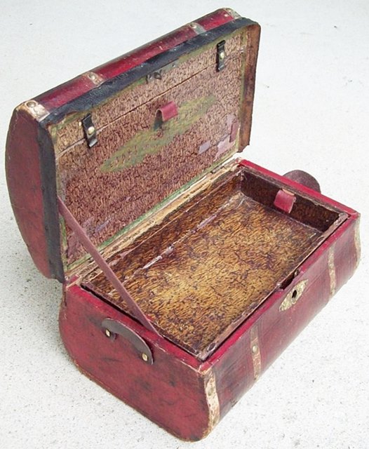 T113 - Jenny Lind Red Leather Doll Trunk - SOLD 08/2021 - Click Image to Close