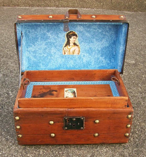 T120 - Rare Jenny Lind Doll or Toy Trunk - SOLD 04/2024