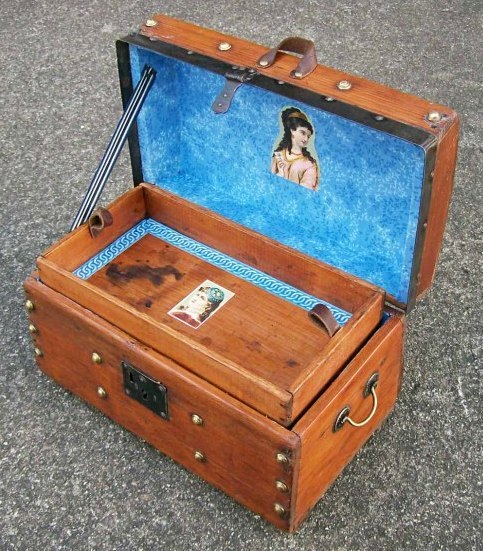 T120 - Rare Jenny Lind Doll or Toy Trunk - SOLD 04/2024