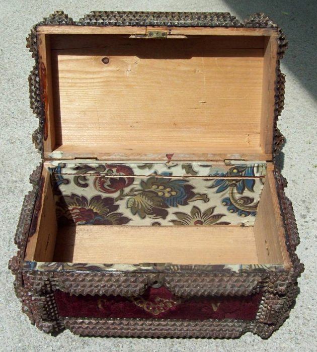 T121 - Antique Tramp Art Chest - Click Image to Close