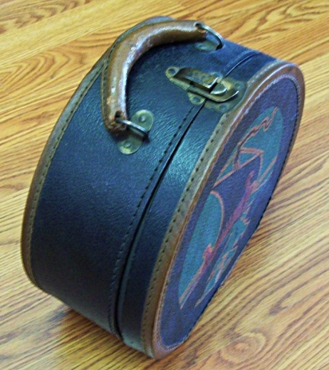 T123 - Vintage Small Travel Case
