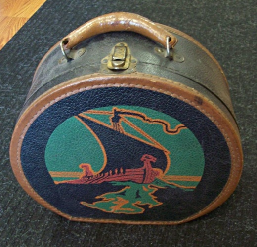T123 - Vintage Small Travel Case