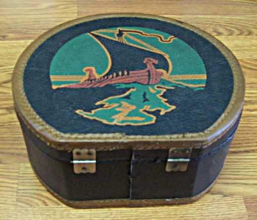 T123 - Vintage Small Travel Case