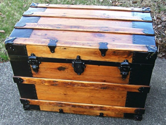 T125 - Flat Top Wooden Trunk, Key & Tray - SOLD 07/2023