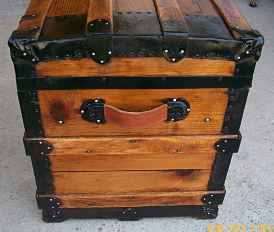 T125 - Flat Top Wooden Trunk, Key & Tray - SOLD 07/2023