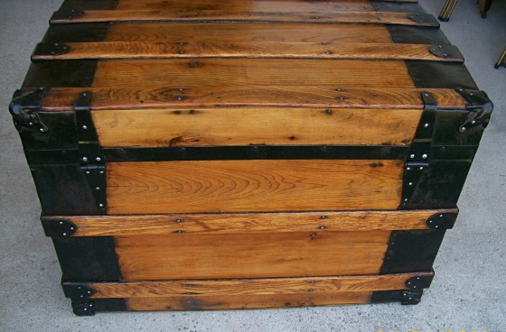 T125 - Flat Top Wooden Trunk, Key & Tray - SOLD 07/2023 - Click Image to Close