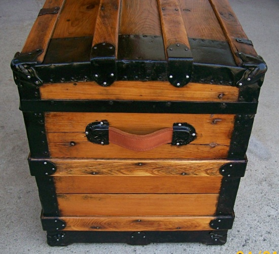 T125 - Flat Top Wooden Trunk, Key & Tray - SOLD 07/2023