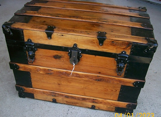 T125 - Flat Top Wooden Trunk, Key & Tray - SOLD 07/2023