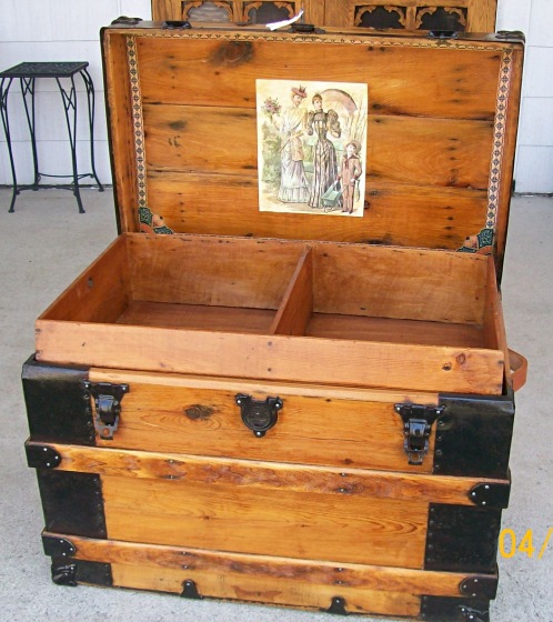 T125 - Flat Top Wooden Trunk, Key & Tray - SOLD 07/2023 - Click Image to Close