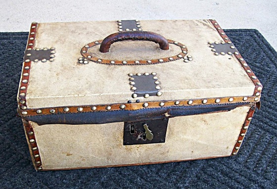T126 - Hide Covered Document Box 1850's - Click Image to Close
