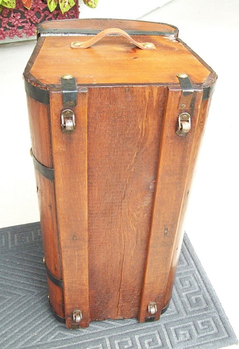T127 - Small Child's Jenny Lind Trunk - SOLD 07/2019 - Click Image to Close