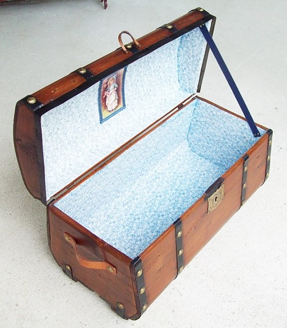 T127 - Small Child's Jenny Lind Trunk - SOLD 07/2019
