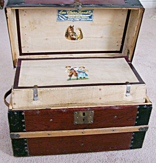 T127 - Early 1900's Eau Claire Doll Trunk