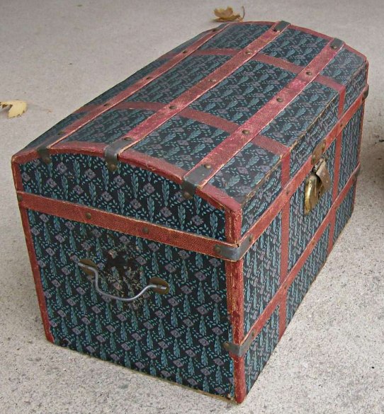 T128 - Antique French Fashion Doll Trunk - Click Image to Close