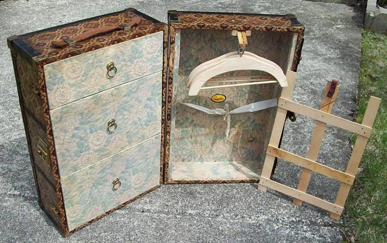 T129 - Rare Large Ornate Doll Wardrobe Trunk - SOLD 12/2021 - Click Image to Close