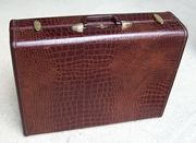 T130 - Vintage Shwayder Samsonite Suitcase