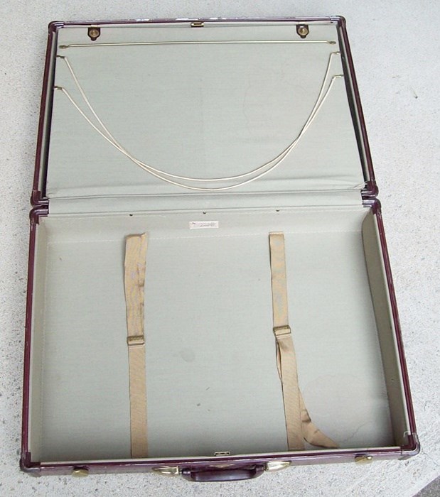 T130 - Vintage Shwayder Samsonite Suitcase - Click Image to Close